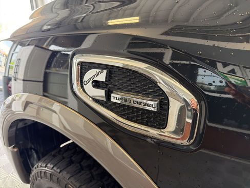 Used 2016 Nissan Titan Platinum Reserve AWD/4WD image 10