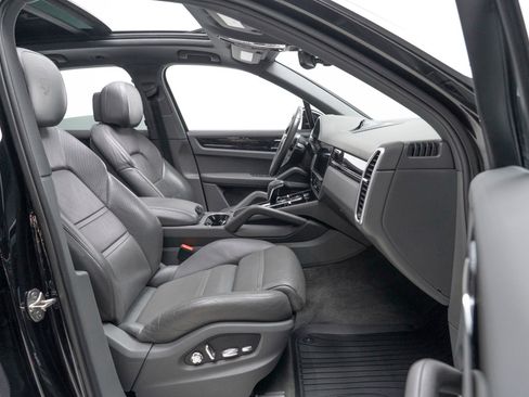 Used 2020 Porsche Cayenne AWD/4WD image 52