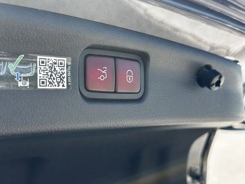 Certified 2025 Mercedes-Benz C 300 Sedan image 21