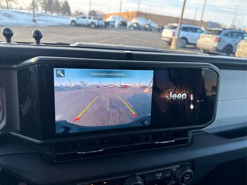 Used 2024 Jeep Gladiator Sport image 24