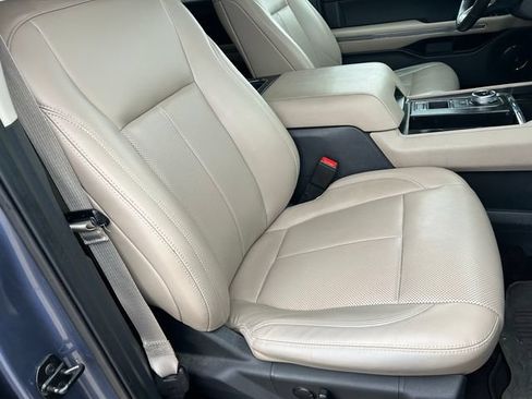 Used 2022 Ford Expedition XLT RWD image 24
