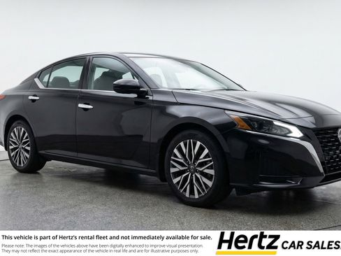 Used 2025 Nissan Altima 2.5 SV image 1