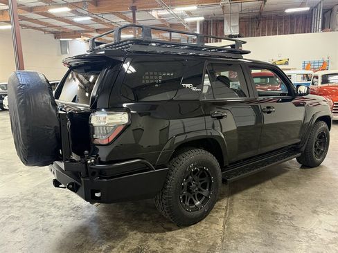 Used 2019 Toyota 4Runner TRD Off-Road AWD/4WD image 11