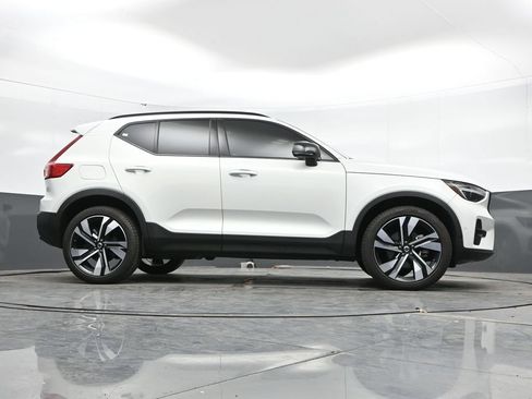Used 2023 Volvo XC40 B5 Ultimate w/ Protection Package Premier AWD/4WD image 35