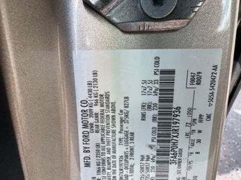 Used 2018 Ford Fusion SE FWD image 13