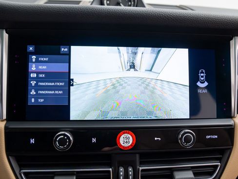 Certified 2023 Porsche Macan S image 25