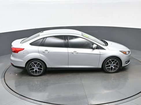 Used 2018 Ford Focus SE w/ SE Appearance Package FWD image 36