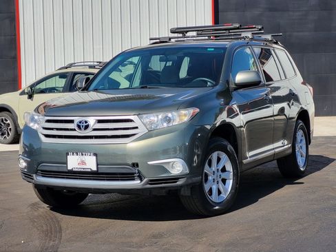 Used 2013 Toyota Highlander Plus AWD/4WD image 1