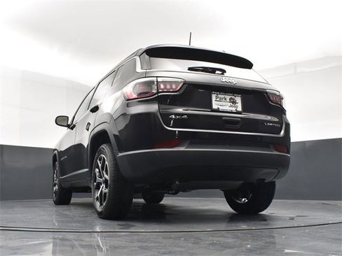 Used 2025 Jeep Compass Limited image 22