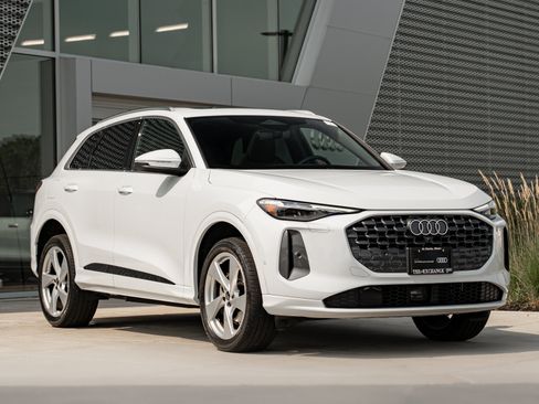 Certified 2025 Audi Q5 Premium w/ Premium Plus AWD/4WD image 1