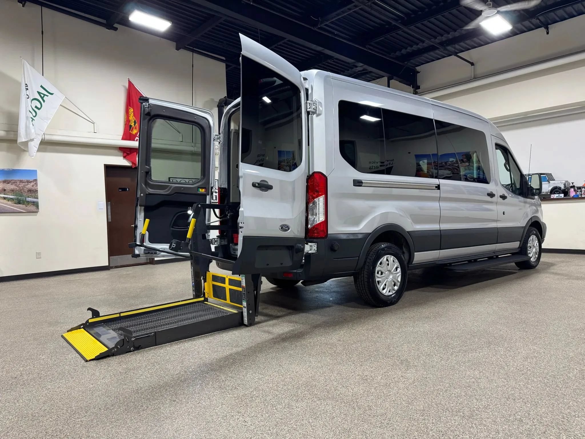 Used 2015 Ford Transit 250 148 Medium Roof RWD image 21