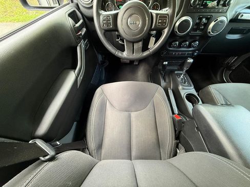 Used 2018 Jeep Wrangler Unlimited Sahara w/ Max Tow Package AWD/4WD image 15