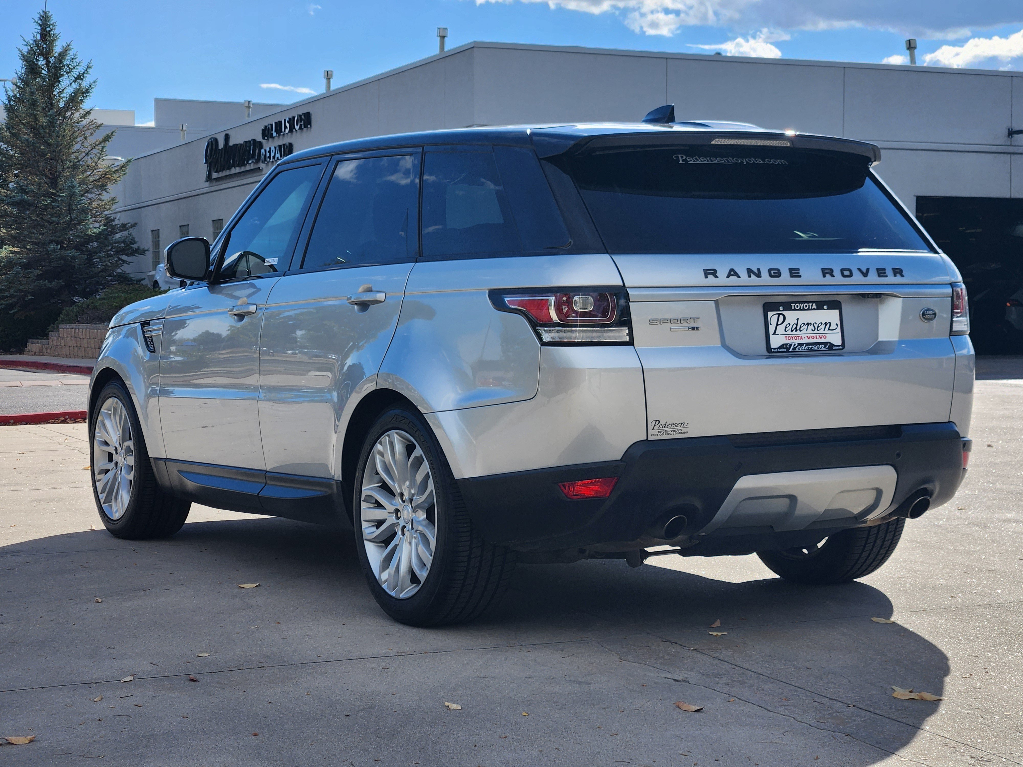 Used 2017 Land Rover Range Rover Sport HSE AWD/4WD image 3