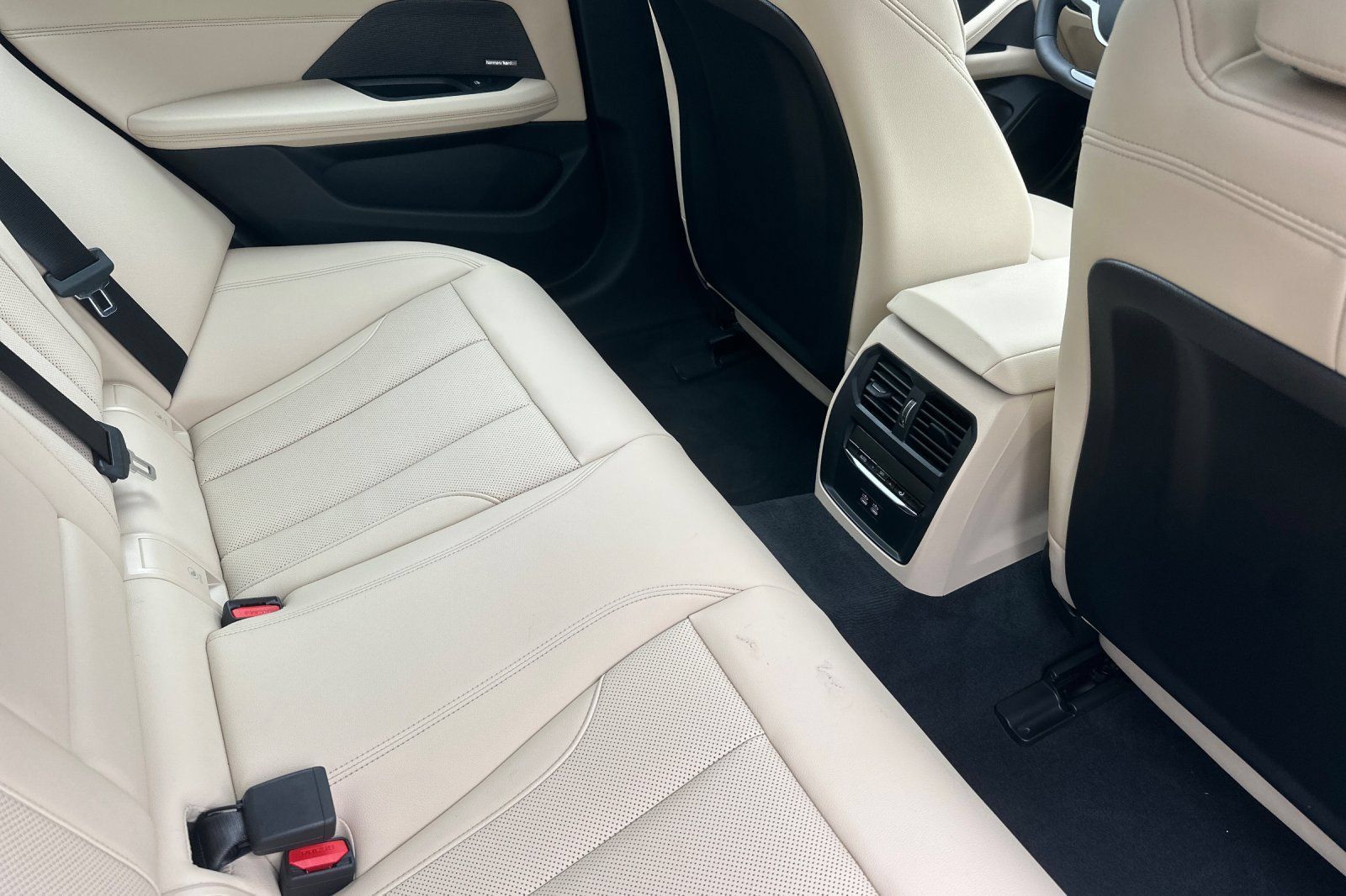 Used 2025 BMW i4 eDrive40 w/ Premium Package RWD image 17