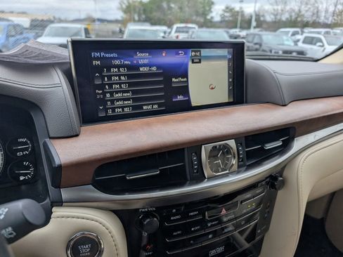 Used 2018 Lexus LX 570 4WD image 19