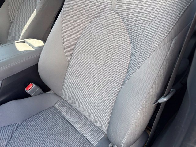 Used 2023 Toyota Highlander LE FWD image 9