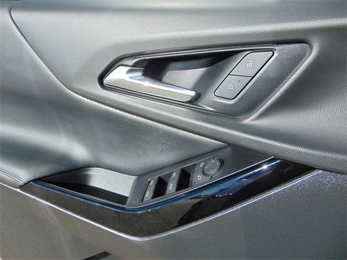 Used 2025 Chevrolet Equinox LT w/ Safety and Technology Package image 20