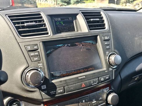 Used 2011 Toyota Highlander Limited w/ Tow Pkg AWD/4WD image 21