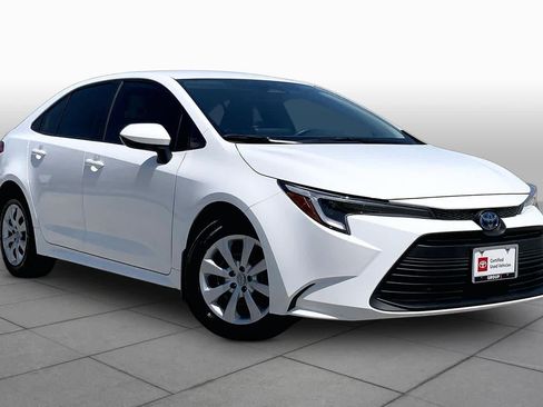 Used 2024 Toyota Corolla LE FWD image 3