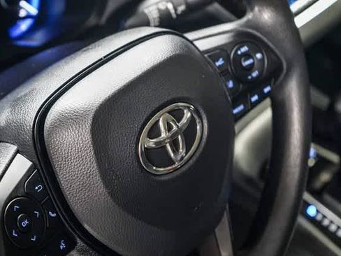 Certified 2022 Toyota Corolla LE FWD image 21