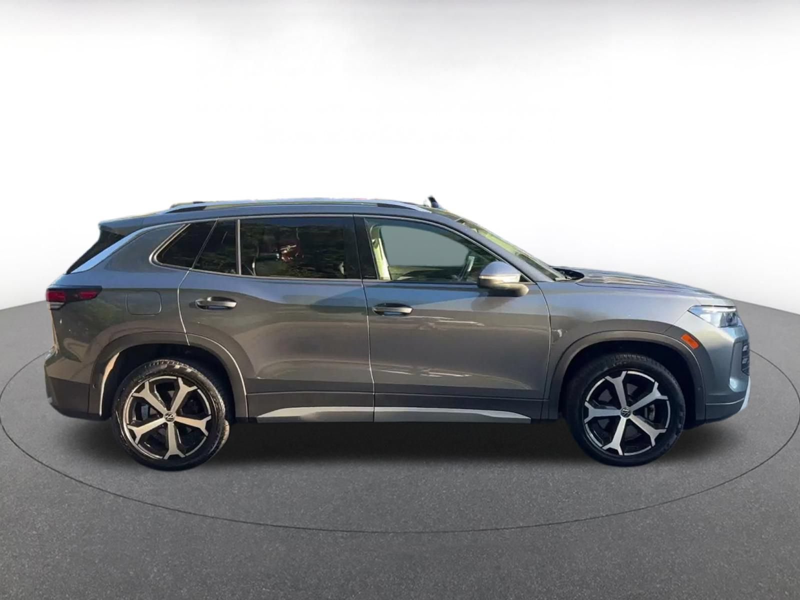 Used 2026 Volkswagen Tiguan SE AWD/4WD image 15
