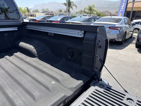 Used 2024 Nissan Frontier SV w/ SV Convenience Package RWD image 18