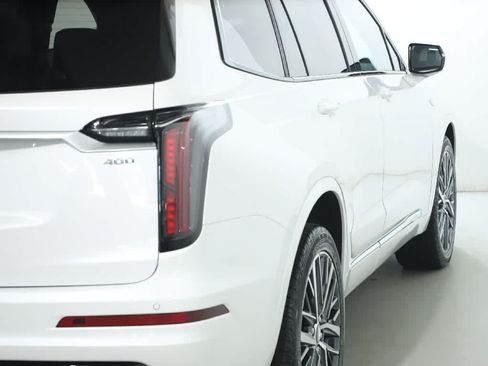 Used 2025 Cadillac XT6 Sport AWD/4WD image 47