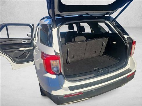Used 2021 Ford Explorer XLT w/ Equipment Group 202A image 17