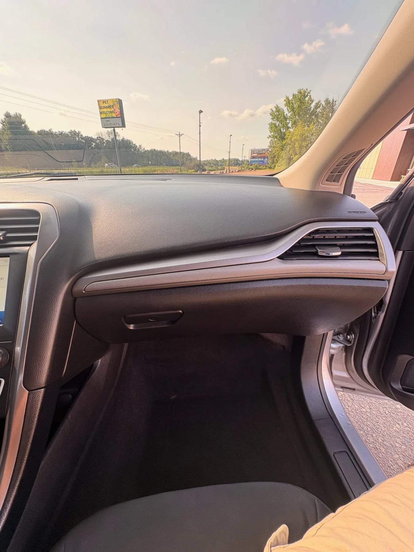 Used 2020 Ford Fusion SE FWD image 23