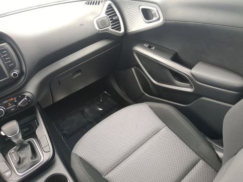 Used 2025 Kia Soul LX w/ LX Technology Package FWD image 16