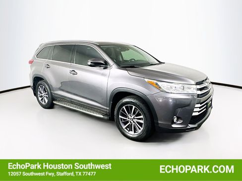 Used 2017 Toyota Highlander XLE image 1