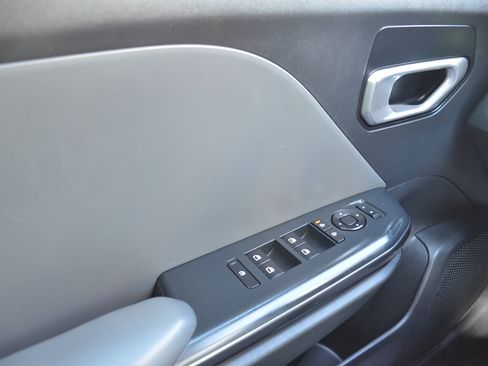 Used 2025 Kia K4 FWD image 41
