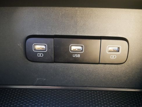 Certified 2024 Kia Carnival LX image 32