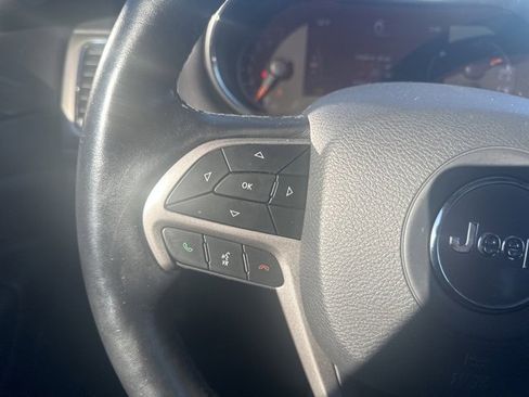 Used 2021 Jeep Grand Cherokee Laredo X image 12