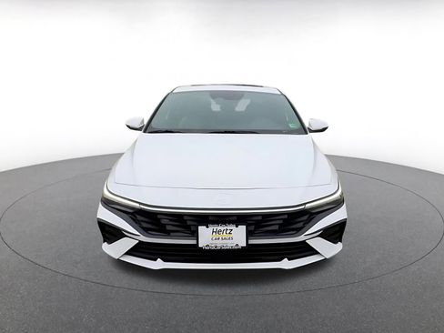 Used 2025 Hyundai Elantra Limited image 4