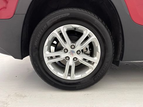 Used 2023 GMC Terrain SLE w/ Driver Convenience Package FWD image 9