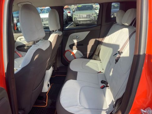 Used 2015 Jeep Renegade Latitude w/ Popular Equipment Group image 11