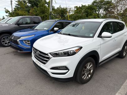 Used 2017 Hyundai Tucson SE w/ SE Popular Package 02