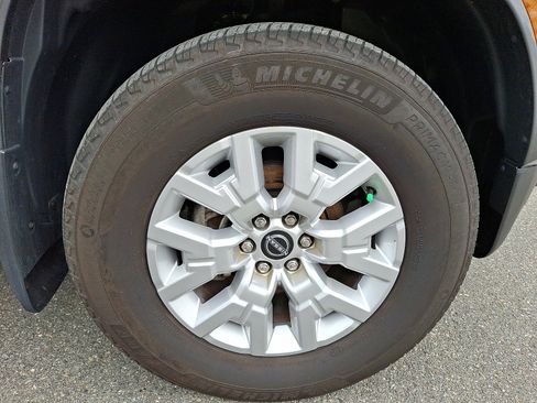 Used 2023 Nissan Frontier SV w/ Tow Package image 8