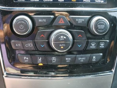 Used 2022 Jeep Grand Cherokee Laredo X AWD/4WD image 25