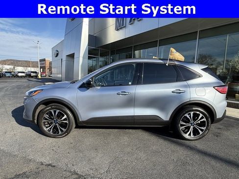 Certified 2022 Ford Escape SE w/ SE Sport Appearance Package image 5