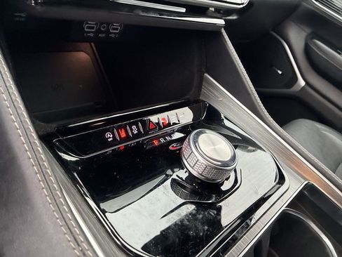 Used 2024 Jeep Wagoneer Series II w/ Flexible Seating Group image 15