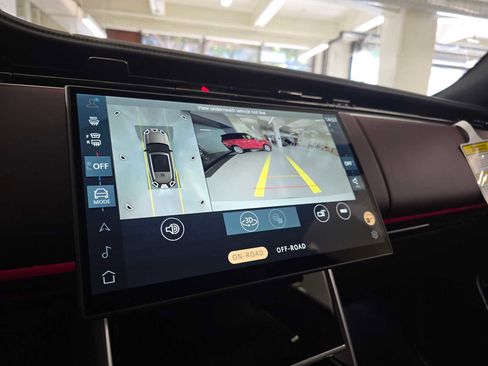 New 2025 Land Rover Range Rover SE image 30