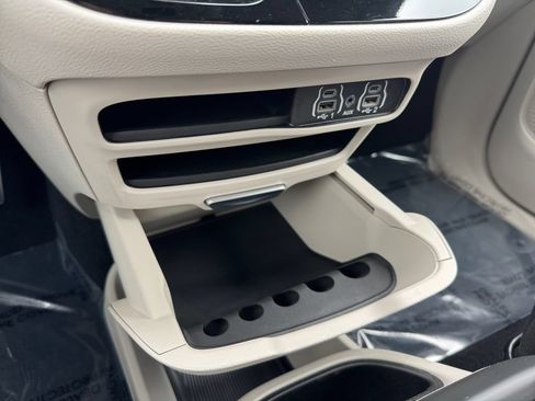 Used 2024 Chrysler Pacifica Touring-L FWD image 24