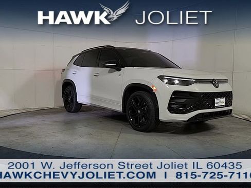 Used 2025 Volkswagen Tiguan SE R-Line AWD/4WD image 2