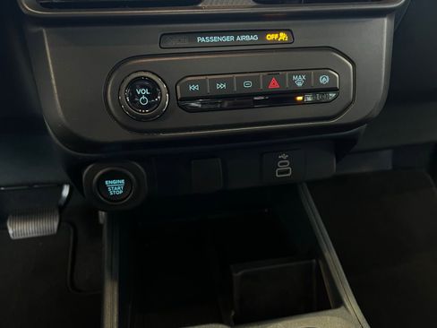 Used 2025 Ford Maverick Lobo image 14