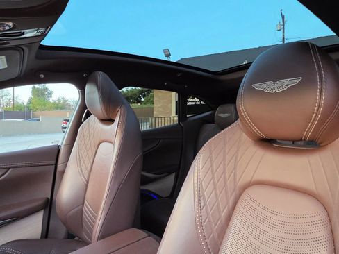 Used 2022 Aston Martin DBX image 13