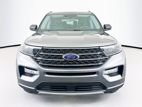 Used 2023 Ford Explorer XLT w/ Equipment Group 202A RWD image 2