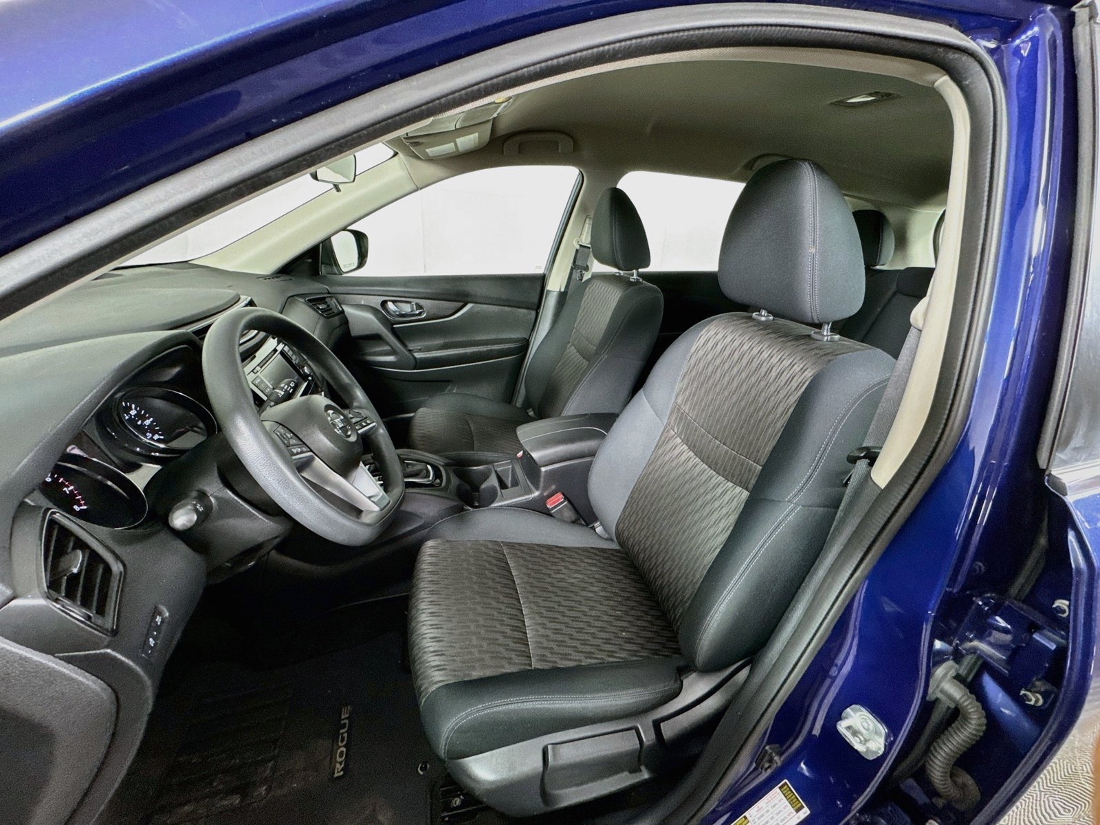 Used 2018 Nissan Rogue S AWD/4WD image 12