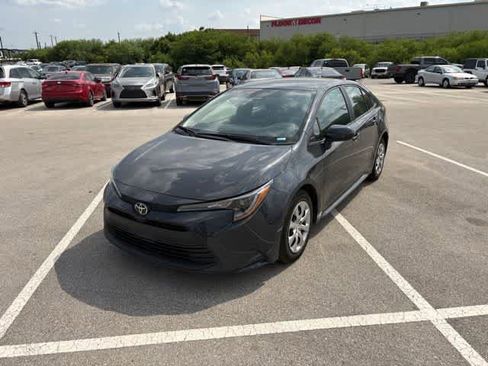 Used 2025 Toyota Corolla LE FWD image 1